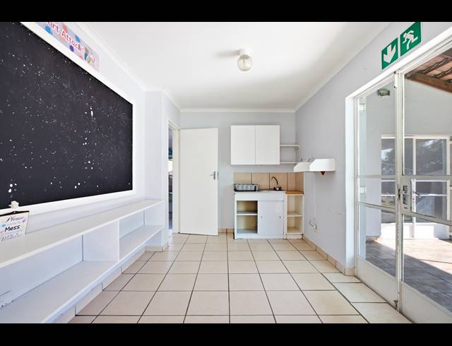 4 BEDROOM HOUSE FOR SALE IN LONEHILL
